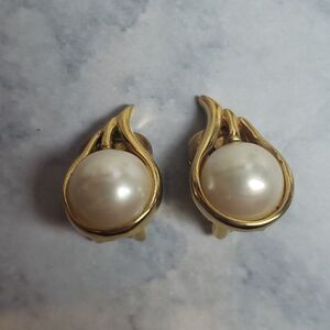 Vintage Vendome Clip On Earrings